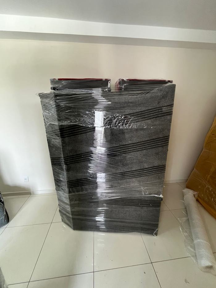 Mantas e filme stretch para proteger superfícies.